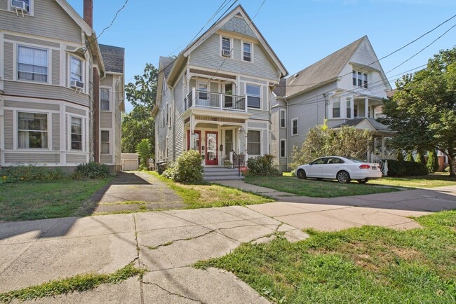 Building Photo - 807 Orange St