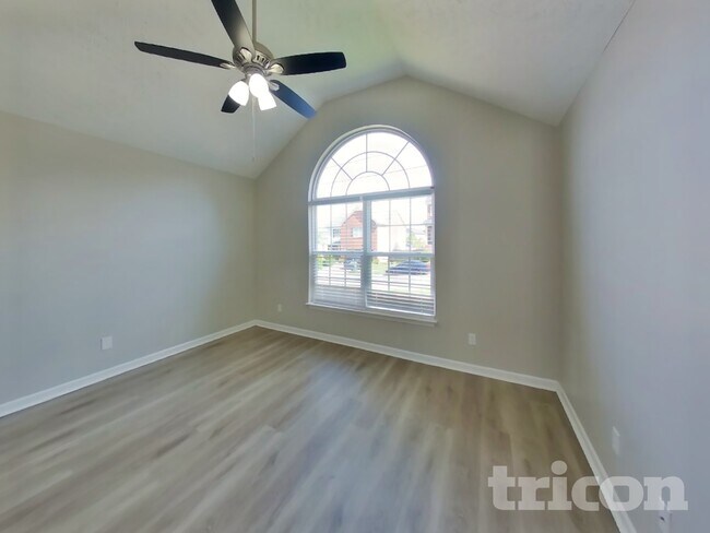 Foto del edificio - 1056 Shire Dr