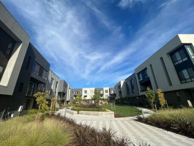 Foto del edificio - Executive 1 bedroom is seconds from Tesla & Warm Springs BART.