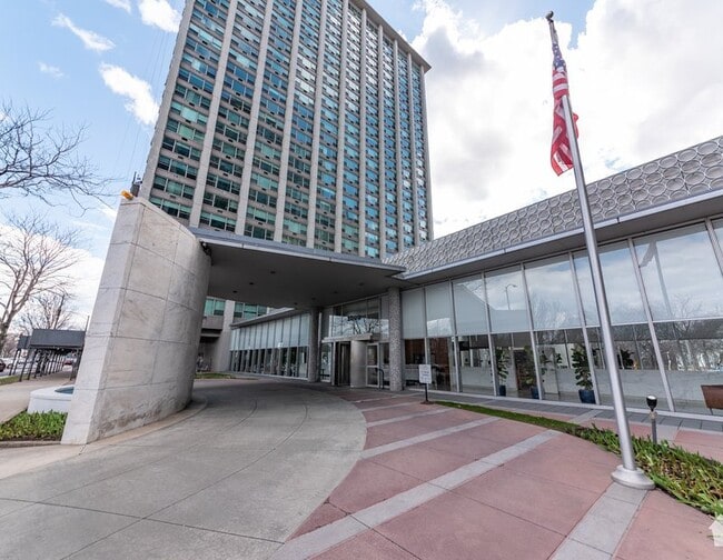 Building Photo - 3600 N Lake Shore Dr