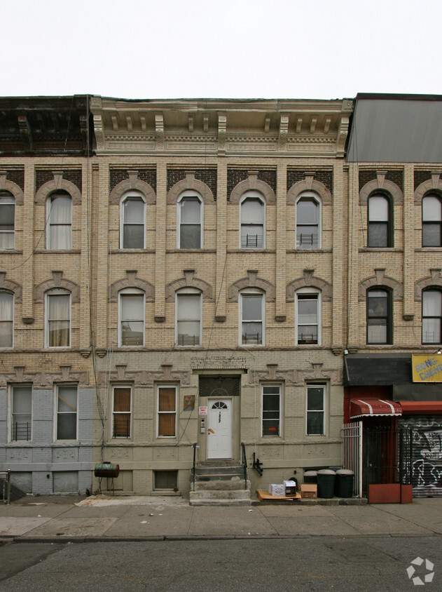 Building Photo - Halsey Street Apartments