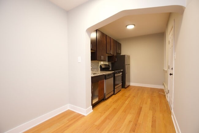 Building Photo - 4242 N Wolcott Ave