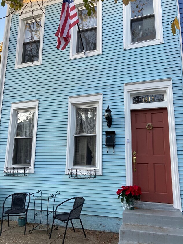 Primary Photo - 1317 Princess St