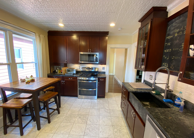 Building Photo - 381 Highland Ave