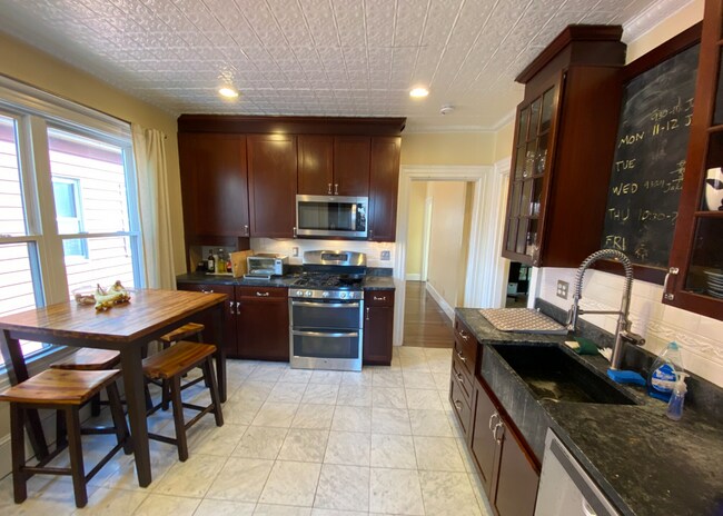 Foto del edificio - 381 Highland Ave