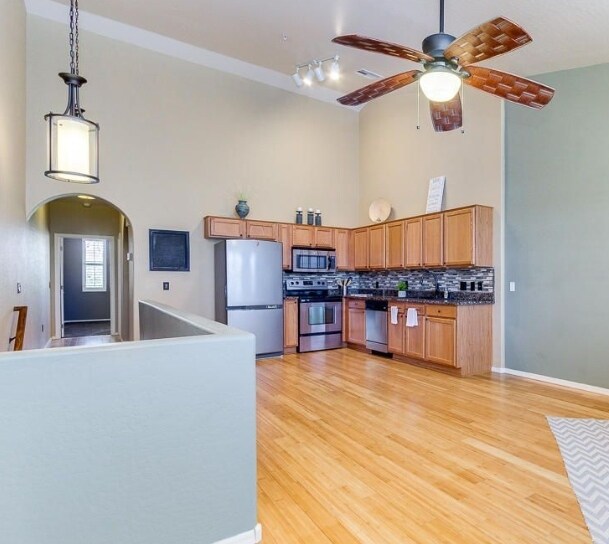 Foto del edificio - 2269 E Huntington Dr