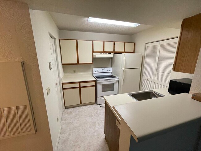 Foto del edificio - 1025 S Hiawassee Rd