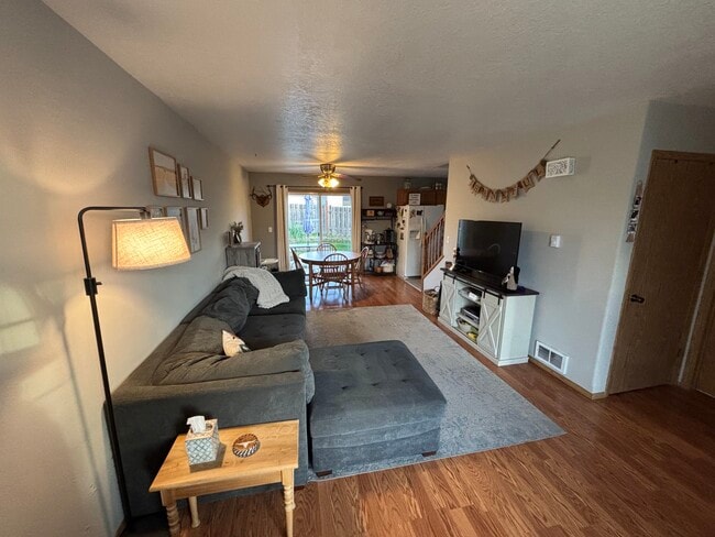 Foto del edificio - 1330 N Creekside Ln