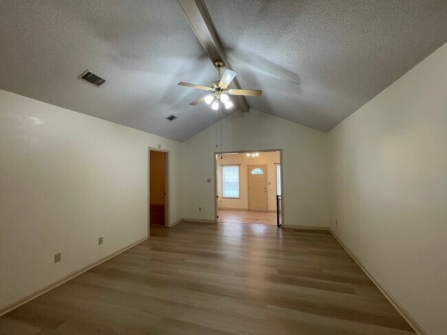 Building Photo - 2745 Tyndall Dr
