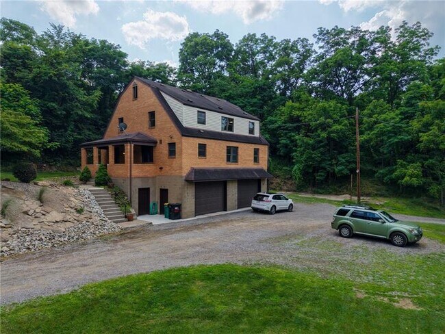 Foto del edificio - 4465 Mt Troy Rd Ext