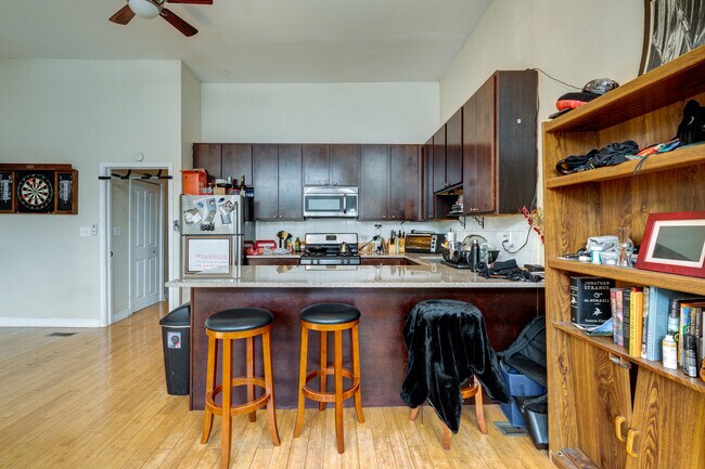 Foto del edificio - 2101 N Hoyne Ave