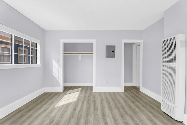Building Photo - 840 55th St