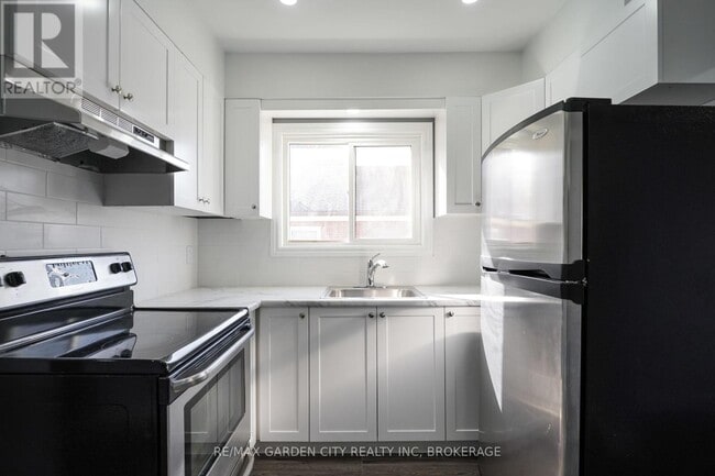 Building Photo - 104 Haig St