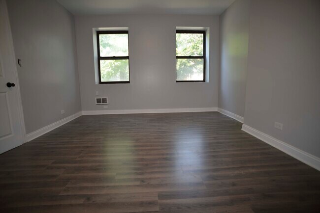 Building Photo - 819 S Leavitt St