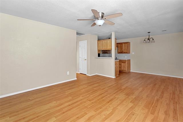 Foto del edificio - 2549 E Renfro St