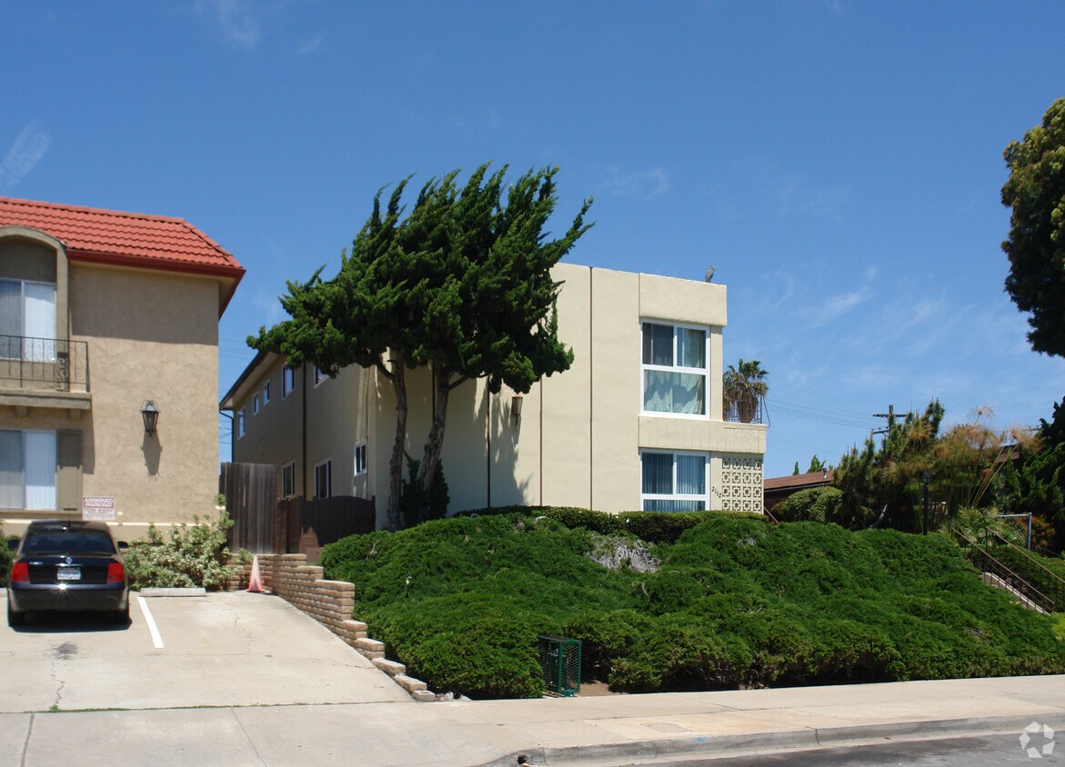 Exterior - 2162 Thomas Ave