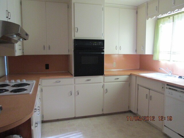 Building Photo - RAMONA AVENUE - 3/2, 2 Car Garage W/Auto O...