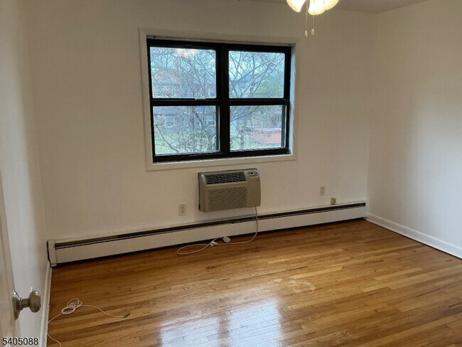 Foto del edificio - 6 Colonial Dr