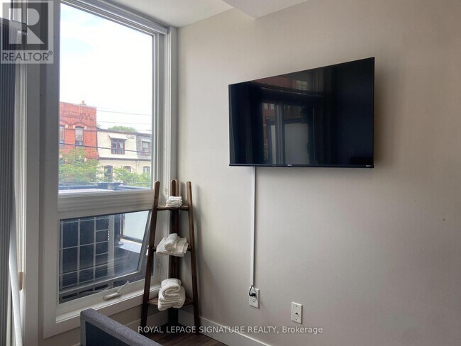 Photo du bâtiment - 335 College St