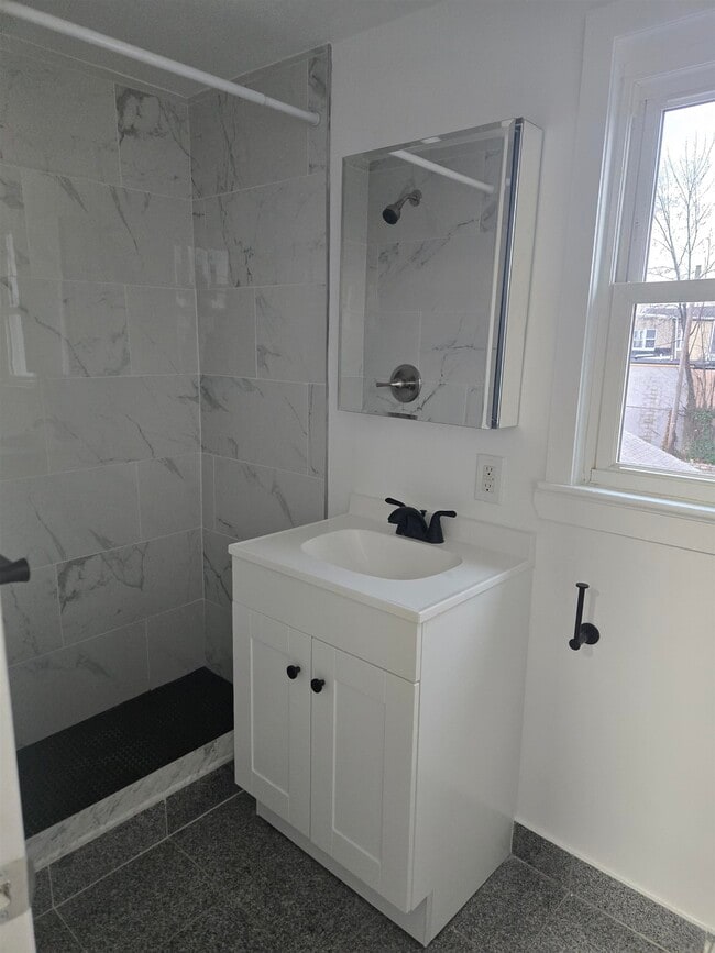 Foto del edificio - 308 Lincoln Ave