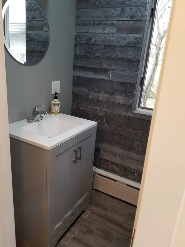 Building Photo - 77 Pilot St