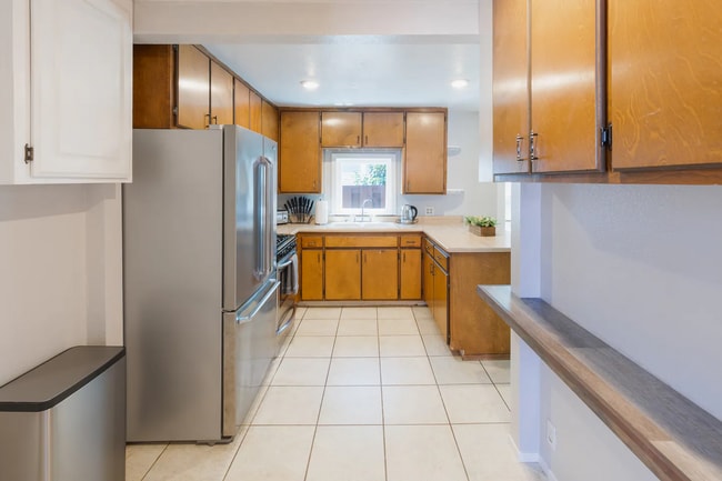 Building Photo - Home for Rent in Sacramento