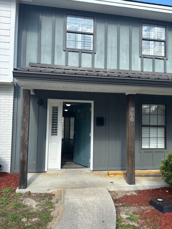 Building Photo - 908 Cherokee St