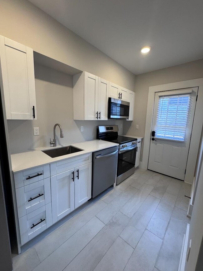 Foto del edificio - 300 E 3rd St