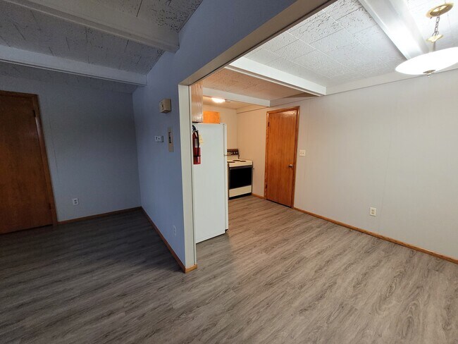 Building Photo - 903 17th St N