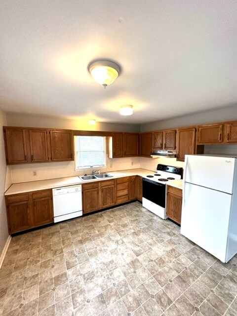 22 Pinewood Circle - Kitchen - 22 Pinewood Cir