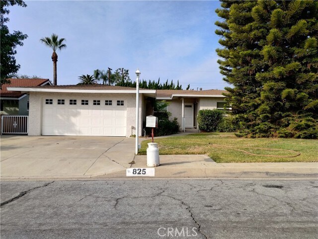 Building Photo - 825 Crestfield Dr
