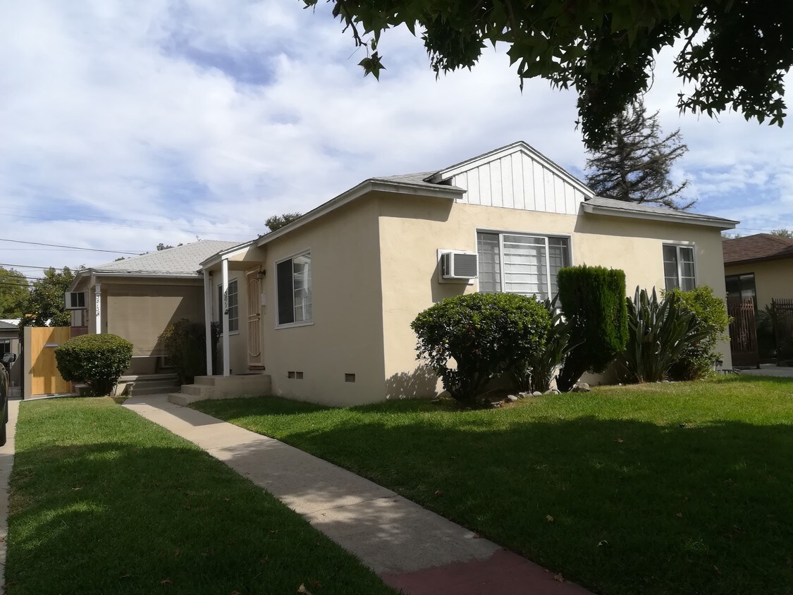 Front of Duplex - 3811 Legion Ln