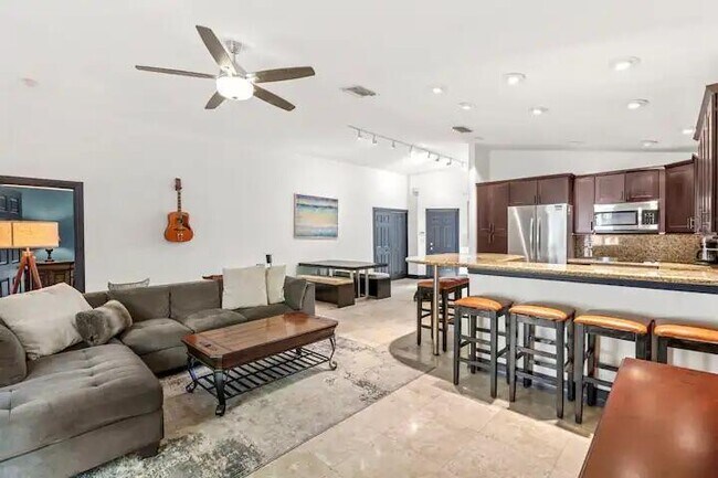 Foto del edificio - 14991 Harriet Ave