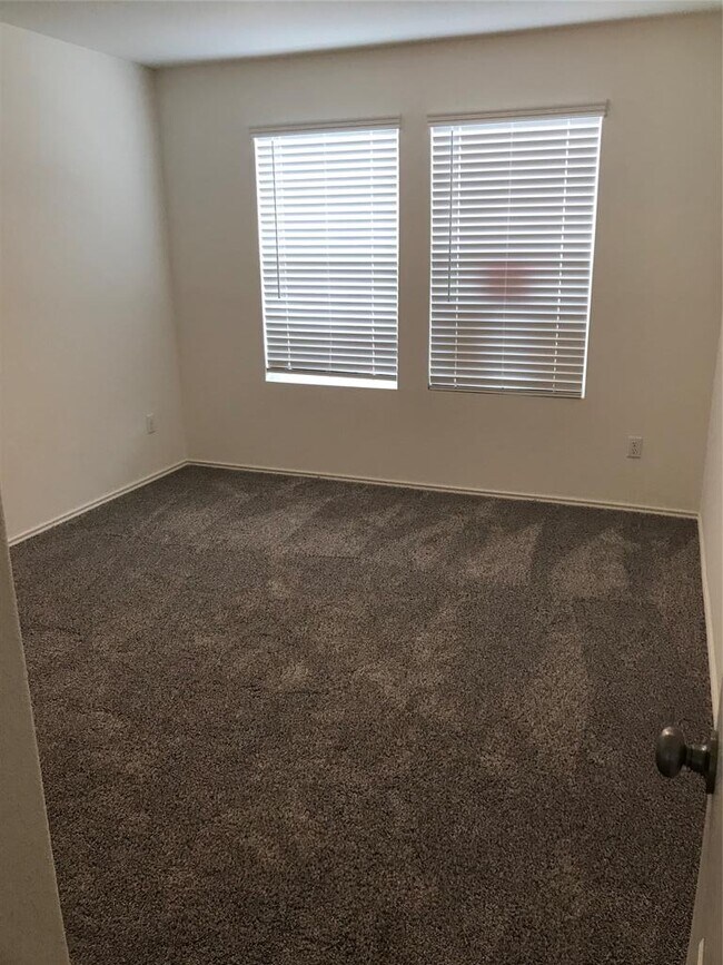 Foto del edificio - 1200 Nokota Bnd