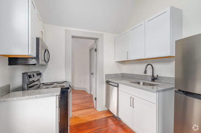 1 BD, 1 BA - 1000SF - Kitchen - 301 - 1848 E 89th St