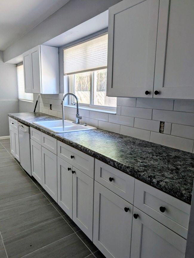 Foto del edificio - 2432 E Eastland St