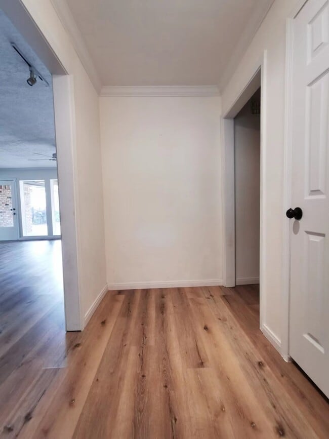 Building Photo - 5054 Yarwell Dr