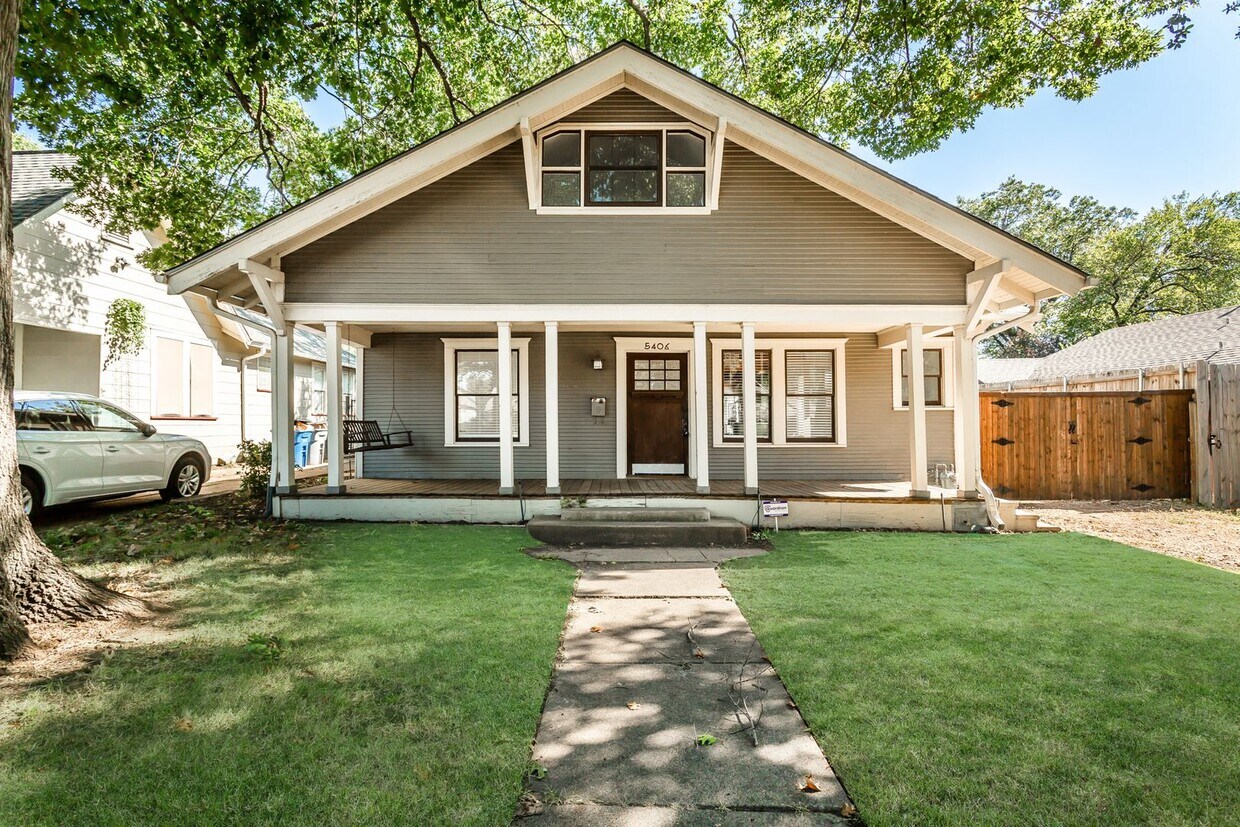 Foto principal - Beautiful Craftsman Style in Junius Heights!