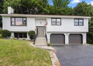 Building Photo - 23 Whitten St Building Photo - 23 Whitten St