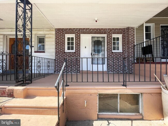 Building Photo - 5518 Godfrey Ave