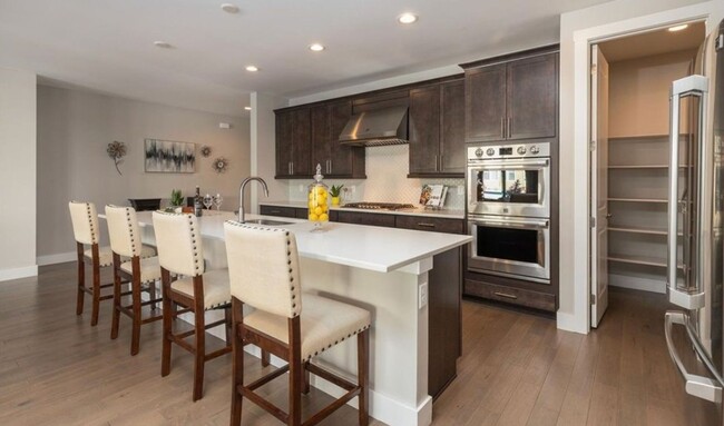 Foto del edificio - Gorgeous & Large 3 Bedroom 2 Bath Home wit...