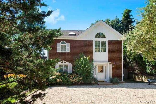 Foto del edificio - 42 Towd Point Rd