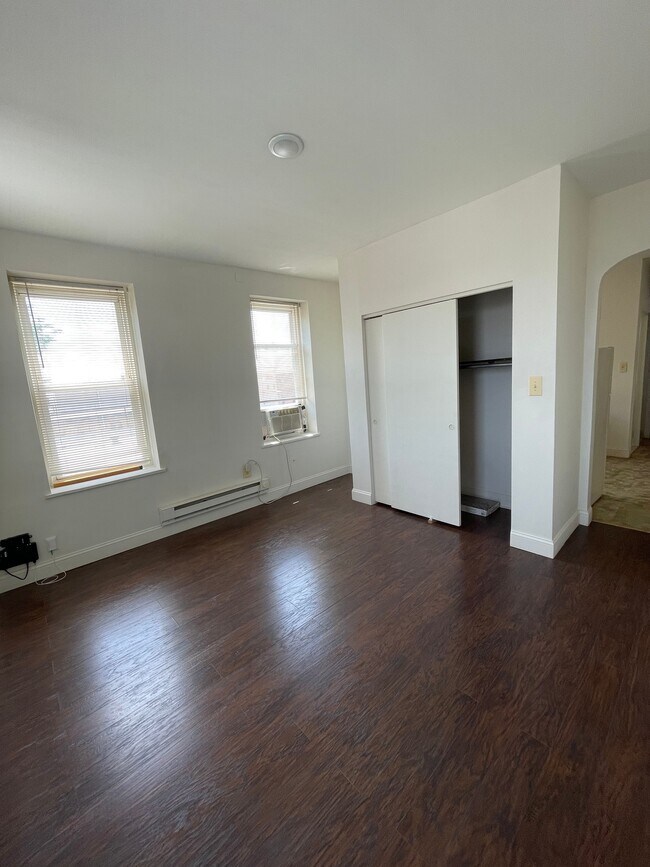 Building Photo - 2641 E Clearfield St
