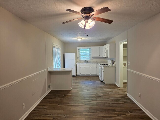 Foto del edificio - Updated 3bed 2 bath home located in Marietta