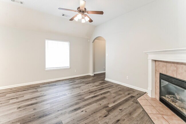 Building Photo - 10253 Evening Hill Dr