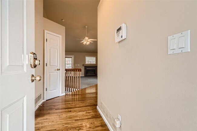 Building Photo - 925 W 96th Ave