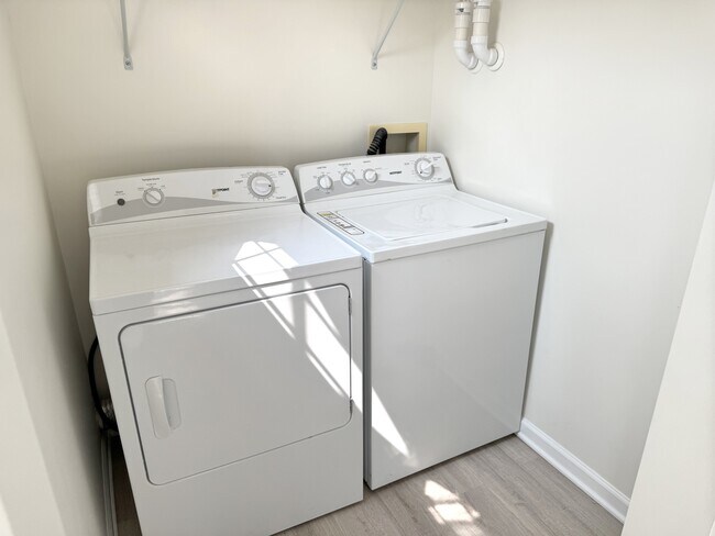 Foto del edificio - 6422 Lindsey Ln