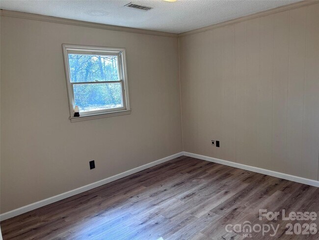 Foto del edificio - 220 Sunny Hill Dr