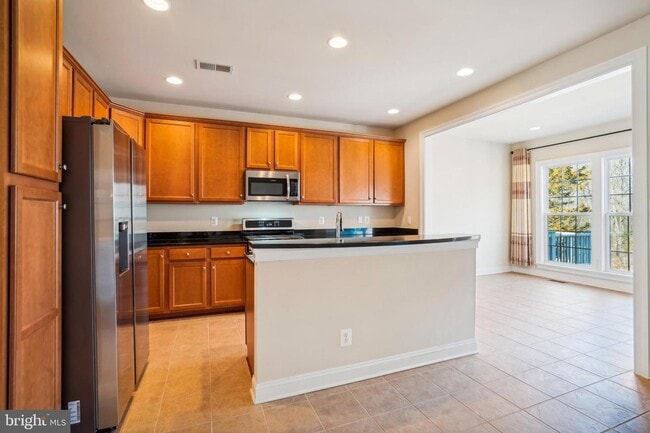 Building Photo - 42722 Keiller Terrace