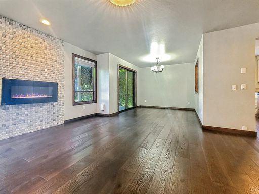 Foto principal - Gorgeous Kirkland South Rose Hill Home, AV...